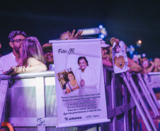 Fábio Jr. celebra o romantismo com show para 144 mil pessoas em Matinhos