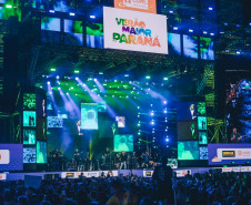 Fábio Jr. celebra o romantismo com show para 144 mil pessoas em Matinhos