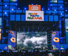 Novidade no Verão Maior, gospel de Fernandinho leva 62 mil pessoas a Matinhos