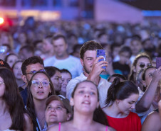 Atitude 67 e Kamisa 10 fazem noite de pagode em dose dupla em Pontal do Paraná