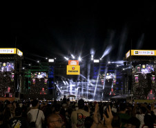 Atitude 67 e Kamisa 10 fazem noite de pagode em dose dupla em Pontal do Paraná