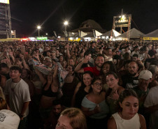 Atitude 67 e Kamisa 10 fazem noite de pagode em dose dupla em Pontal do Paraná