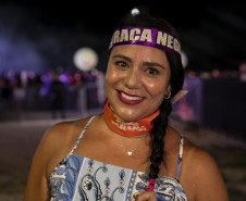 Raça Negra supera público de 2 anos atrás e canta para coral de 118 mil pessoas em Matinhos