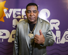 Raça Negra supera público de 2 anos atrás e canta para coral de 118 mil pessoas em Matinhos