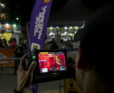 Raça Negra supera público de 2 anos atrás e canta para coral de 118 mil pessoas em Matinhos