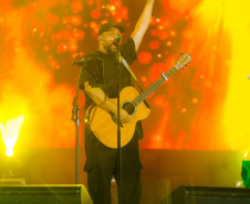 Novidade no Verão Maior, gospel de Fernandinho leva 62 mil pessoas a Matinhos