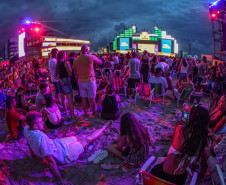 Drones, luzes e recorde de público: show de Alok leva 338 mil pessoas ao Verão Maior