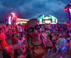 Drones, luzes e recorde de público: show de Alok leva 338 mil pessoas ao Verão Maior