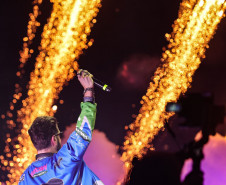 Drones, luzes e recorde de público: show de Alok leva 338 mil pessoas ao Verão Maior