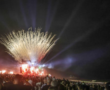 Drones, luzes e recorde de público: show de Alok leva 338 mil pessoas ao Verão Maior