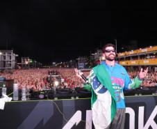 Drones, luzes e recorde de público: show de Alok leva 338 mil pessoas ao Verão Maior