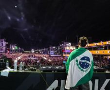 Drones, luzes e recorde de público: show de Alok leva 338 mil pessoas ao Verão Maior