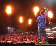 Drones, luzes e recorde de público: show de Alok leva 338 mil pessoas ao Verão Maior
