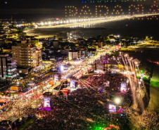 Drones, luzes e recorde de público: show de Alok leva 338 mil pessoas ao Verão Maior