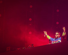 Drones, luzes e recorde de público: show de Alok leva 338 mil pessoas ao Verão Maior