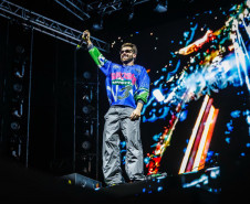 Drones, luzes e recorde de público: show de Alok leva 338 mil pessoas ao Verão Maior