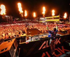 Drones, luzes e recorde de público: show de Alok leva 338 mil pessoas ao Verão Maior