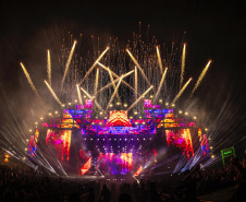 Drones, luzes e recorde de público: show de Alok leva 338 mil pessoas ao Verão Maior