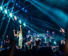 Atitude 67 e Kamisa 10 fazem noite de pagode em dose dupla em Pontal do Paraná