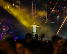 Atitude 67 e Kamisa 10 fazem noite de pagode em dose dupla em Pontal do Paraná