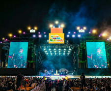 Atitude 67 e Kamisa 10 fazem noite de pagode em dose dupla em Pontal do Paraná