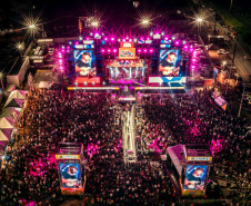 Atitude 67 e Kamisa 10 fazem noite de pagode em dose dupla em Pontal do Paraná