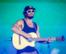 Atitude 67 e Kamisa 10 fazem noite de pagode em dose dupla em Pontal do Paraná