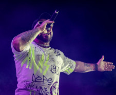 Atitude 67 e Kamisa 10 fazem noite de pagode em dose dupla em Pontal do Paraná