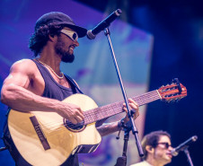 Atitude 67 e Kamisa 10 fazem noite de pagode em dose dupla em Pontal do Paraná