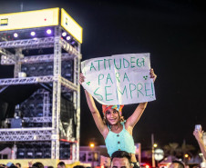 Atitude 67 e Kamisa 10 fazem noite de pagode em dose dupla em Pontal do Paraná