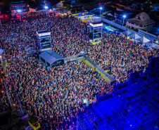 Atitude 67 e Kamisa 10 fazem noite de pagode em dose dupla em Pontal do Paraná