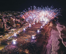 Atitude 67 e Kamisa 10 fazem noite de pagode em dose dupla em Pontal do Paraná