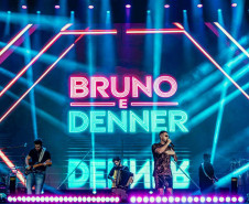 Bruno & Denner e Israel & Rodolffo fazem balada sertaneja para 32 mil pessoas em Pontal do Paraná