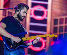 Bruno & Denner e Israel & Rodolffo fazem balada sertaneja para 32 mil pessoas em Pontal do Paraná