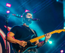 Bruno & Denner e Israel & Rodolffo fazem balada sertaneja para 32 mil pessoas em Pontal do Paraná