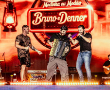 Bruno & Denner e Israel & Rodolffo fazem balada sertaneja para 32 mil pessoas em Pontal do Paraná