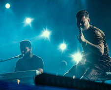 Bruno & Denner e Israel & Rodolffo fazem balada sertaneja para 32 mil pessoas em Pontal do Paraná