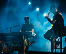 Bruno & Denner e Israel & Rodolffo fazem balada sertaneja para 32 mil pessoas em Pontal do Paraná