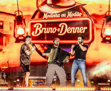 Bruno & Denner e Israel & Rodolffo fazem balada sertaneja para 32 mil pessoas em Pontal do Paraná