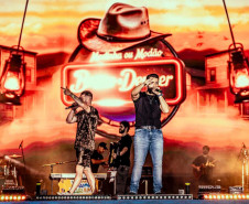 Bruno & Denner e Israel & Rodolffo fazem balada sertaneja para 32 mil pessoas em Pontal do Paraná