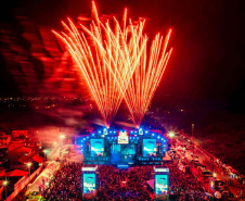 Bruno & Denner e Israel & Rodolffo fazem balada sertaneja para 32 mil pessoas em Pontal do Paraná