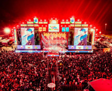 Bruno & Denner e Israel & Rodolffo fazem balada sertaneja para 32 mil pessoas em Pontal do Paraná