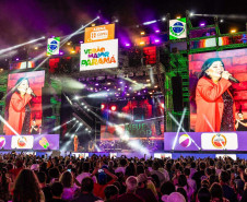 Roberta Miranda e Raça Negra transformam Pontal do Paraná em palco de grandes emoções