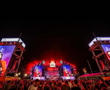 Roberta Miranda e Raça Negra transformam Pontal do Paraná em palco de grandes emoções