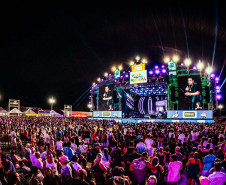 Roberta Miranda e Raça Negra transformam Pontal do Paraná em palco de grandes emoções