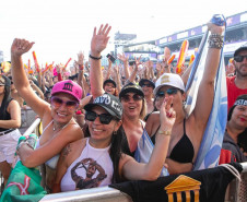 Prova de resistência: fãs ficam 24h na fila para show de Gusttavo Lima