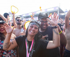 Prova de resistência: fãs ficam 24h na fila para show de Gusttavo Lima