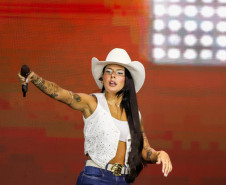 Ana Castela confirma status de fenômeno diante de 228 mil pessoas no Verão Maior Paraná