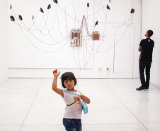 Novo miniauditório do MON é inaugurado com exposição de fotos de Dico Kremer