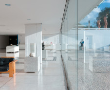 Programa Arte para Maiores explora a arquitetura do MON no mês de março